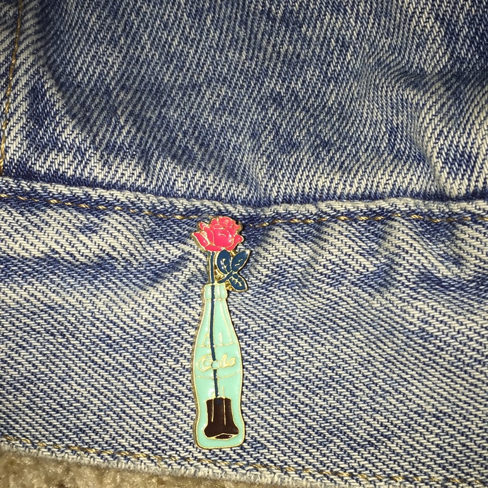 Cola Pin